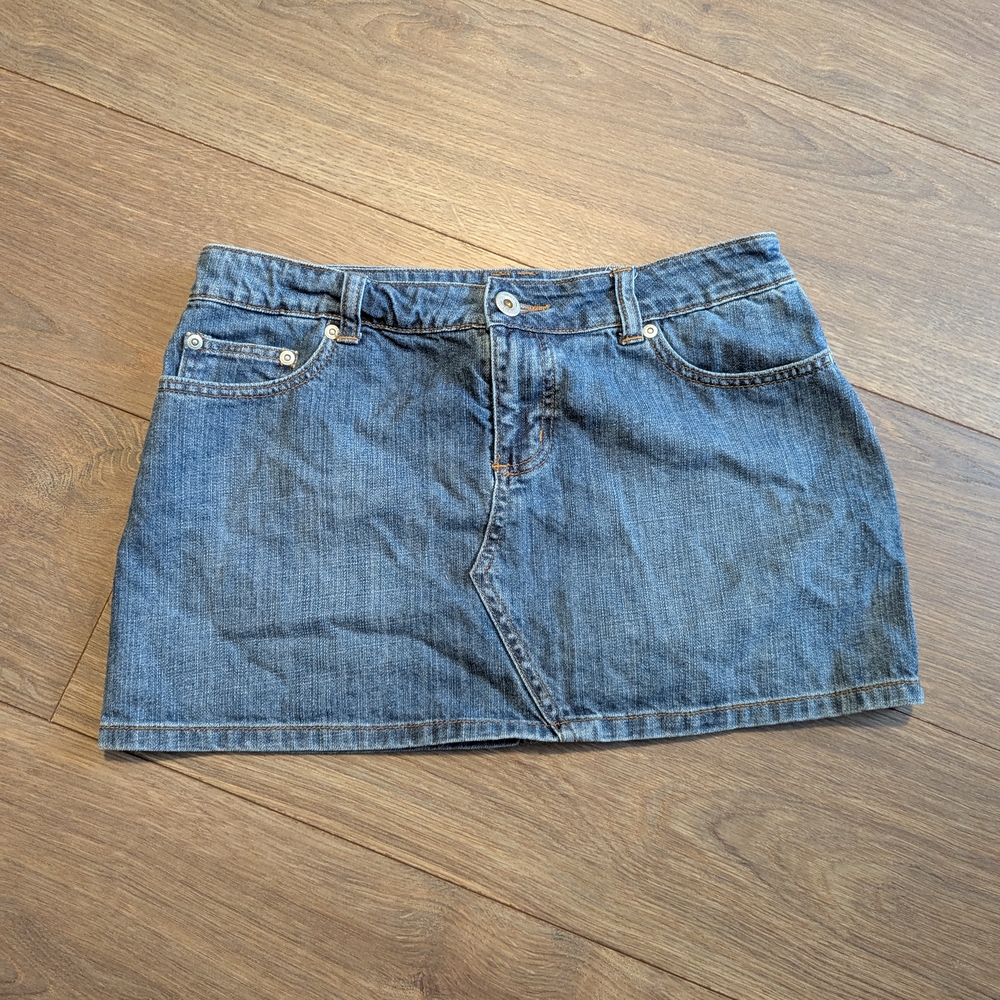 🌺3/$10🌺 BLUENOTES | Blue Denim Mini Skirt, Flower Pocket, Size 7, Medium